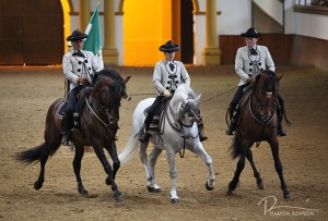 'Paso de tres', uno de los números de ‘Cómo bailan los caballos andaluces’  Foto: Ramón Azañón