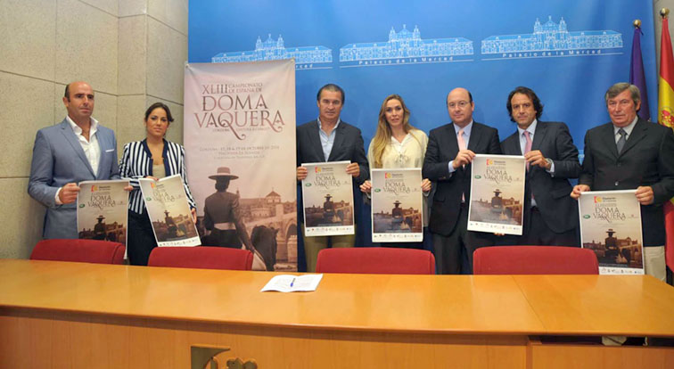 De izquierda a derecha: Joaquín Aguilera, Rocío Soriano, Laureano Roldán, Delia Carrión, Rafael Navas, Daniel García-Ibarrola y Juan Gómez. Foto: Diputación de Córdoba.