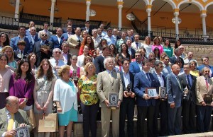Foto de familia de los premiados y patrocinadores.